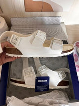 נעלי Birkenstock לבנות
