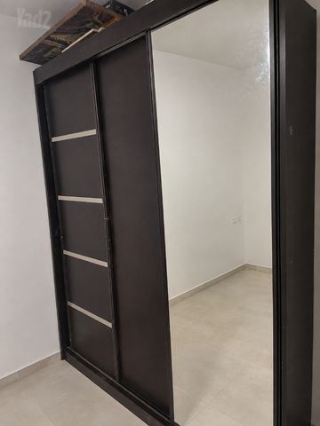 ארון הזזה