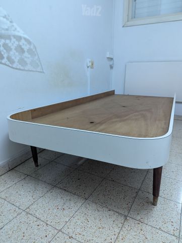 בסיס למיטה