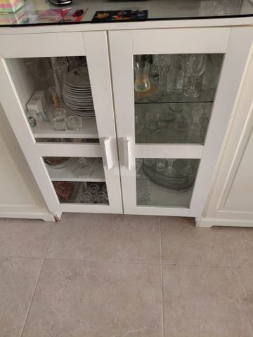 שידת וטרינה