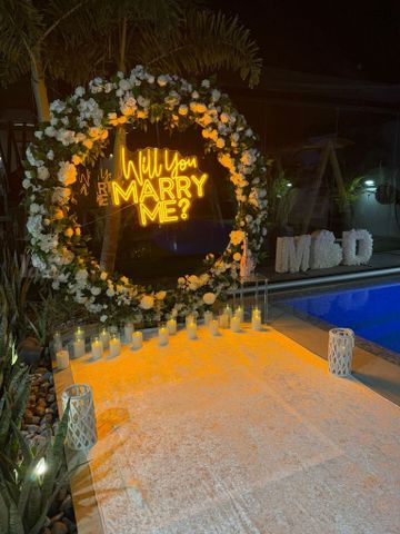 שלט MARRY ME מואר
