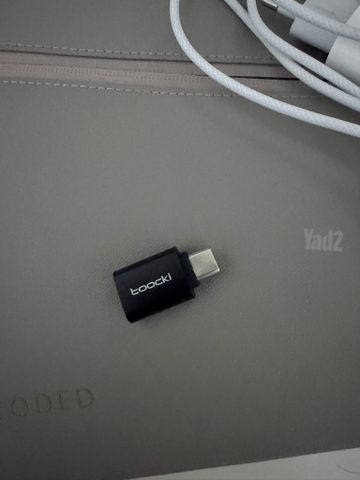 מוכרת MacBook Neo 13