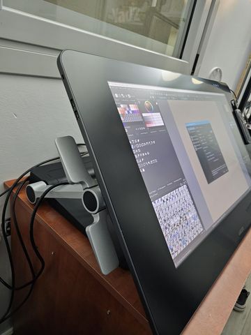Wacom Cintiq 27QHD + סטנד