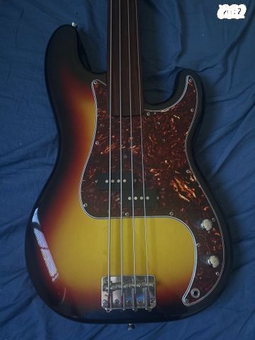 Fender fretless p bass cij