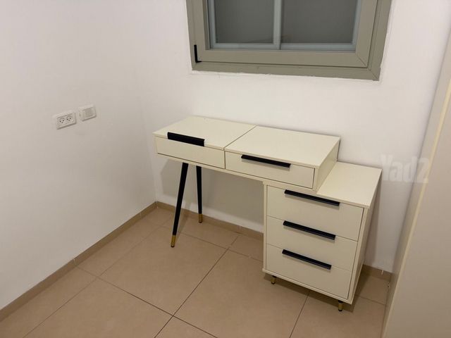 שידה איפור