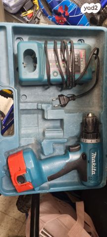 מקיטה מקדחה וסוללה ומטען
