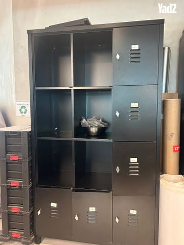 לוקרים שחורים