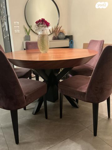 שולחן פינת אוכל עגול יפהפה