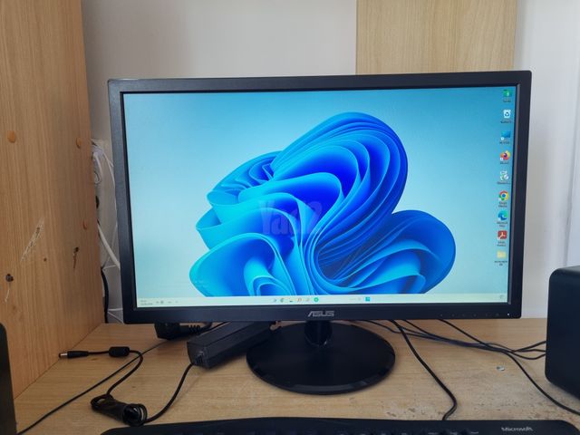 מסך מחשב ASUS