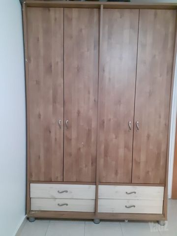 ארון עץ משולב