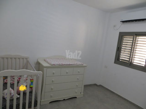 מיטת תינוק סגל