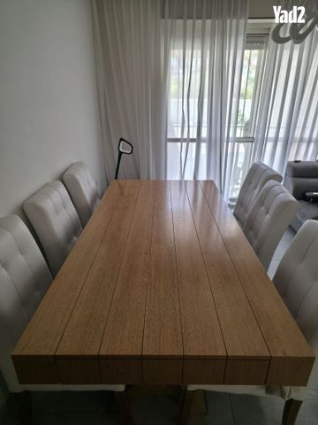 שולחן אוכל