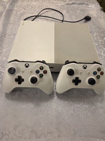 Xbox one s ושתי שלטים