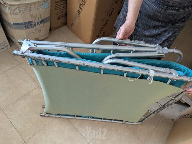 מיטת שדה מתקפלת. טוב לסוכה