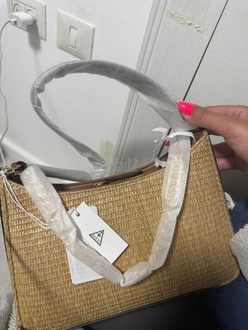 תיק GUESS