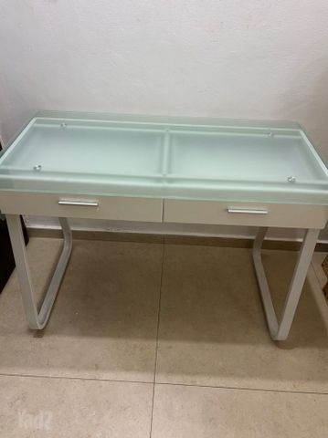 שולחן