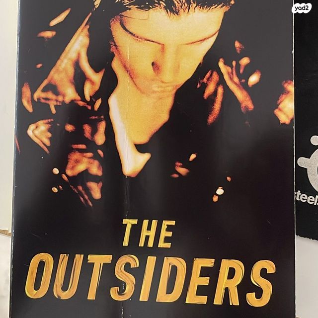 THE OUTSIDERS - S.E HINTON