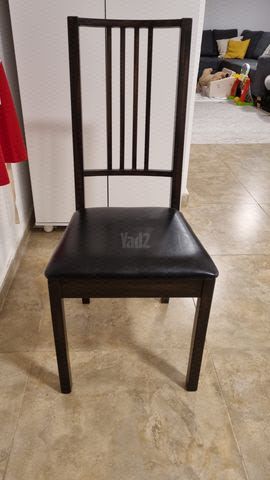 4 כסאות עץ