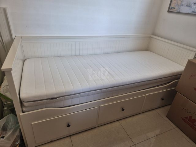 מיטת IKEA HEMNES נפתחת