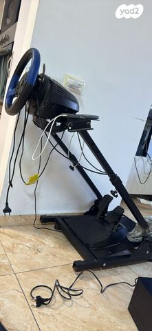 הגה מרוצים Thrustmaster T150