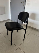 כיסא עור שחור