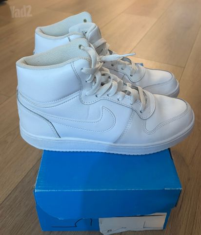 נעלי NIKE גבוהות