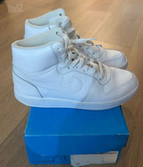 נעלי NIKE גבוהות