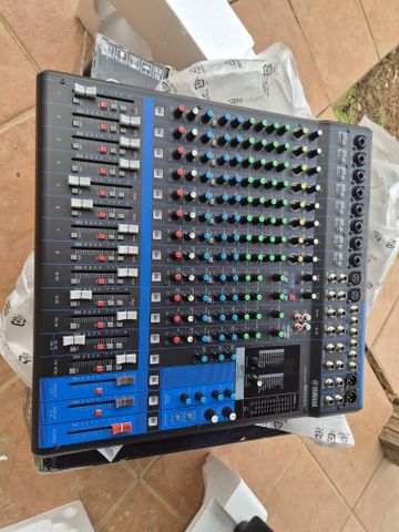 מיקסר Yamaha MG16XU