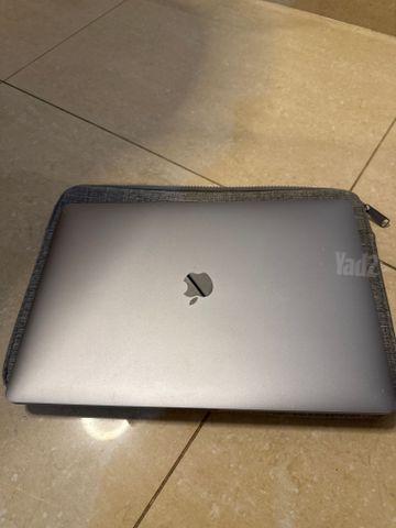 MacBook Pro A1990