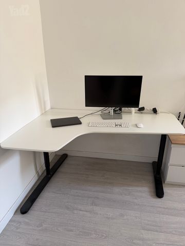 שולחן פינתי IKEA BEKANT