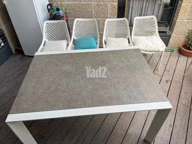 רהיטים לחצר
