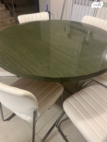 פינת אוכל עם 6 כיסאות