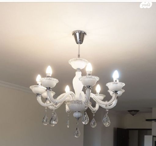 שנדליר גדול עם 8 קנים