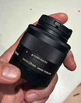 עדשת מאקרו Canon 28mm Macro