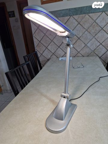 מנורת שולחן