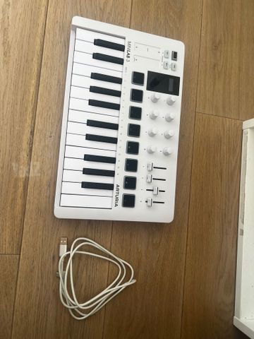 Arturia minilab 3