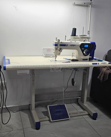מכונת תפירה תעשייתית