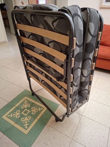 מיטה מתקפלת