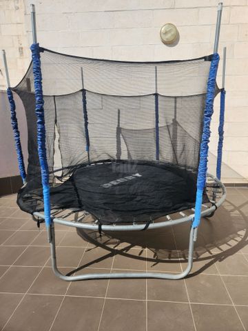 טרמפולינה לחצר