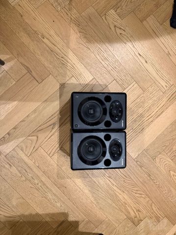 מוניטורים alesis
