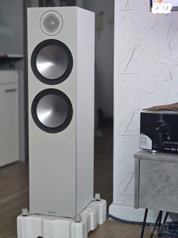 רמקולים monitor audio