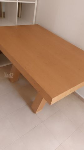 שולחן עץ