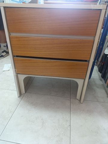 שידה עם מגירות ליופי