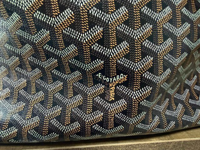 תיק של Goyard חדש