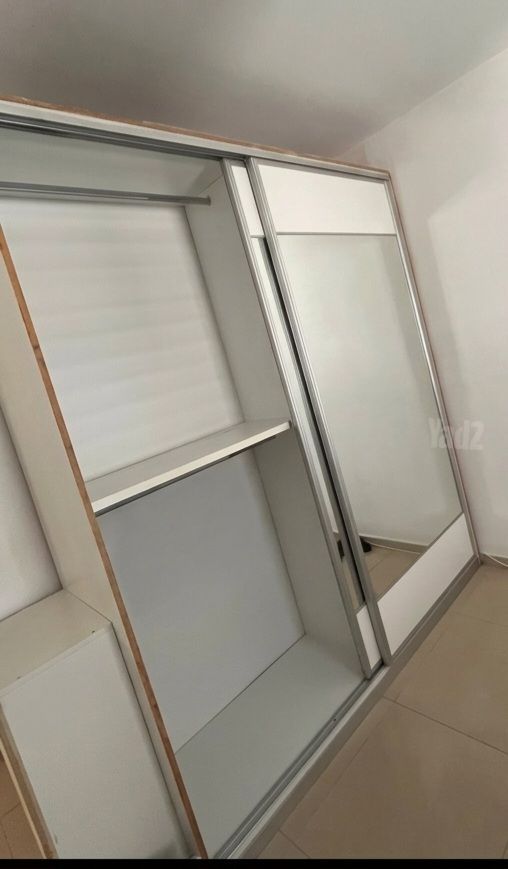 ארון עם מראות 1.80