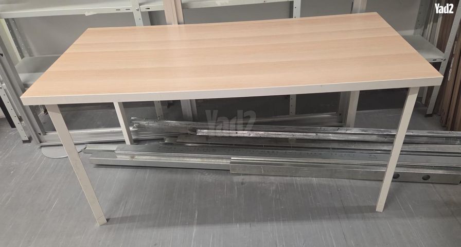 שולחן מעץ מלבן