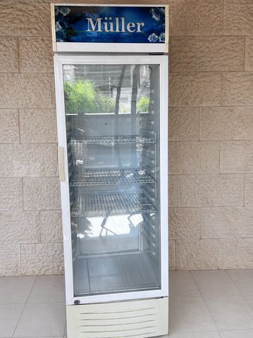 מקרר ויטרינה