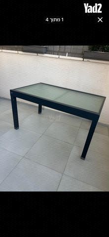 שולחן זכוכית