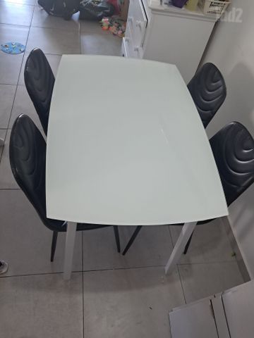 שולחן