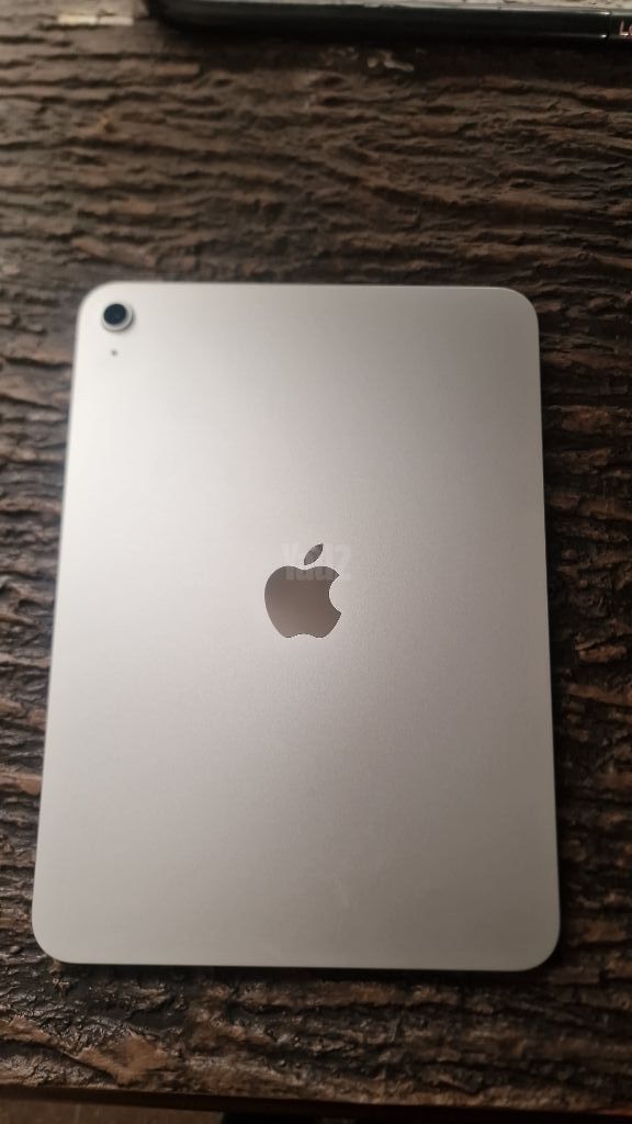 iPad  A 16